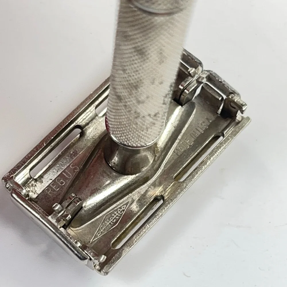 Vintage 1948-49 Gillette Super Speed DE Safety Razor (No Date Code) - Picture 10 of 15